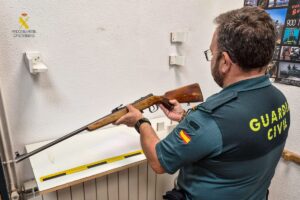 Rifle de calibre 22 hallado por la Guardia Civil de Albacete