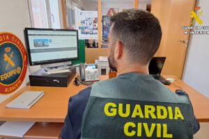 Efectivo del Equipo@ de la Comandancia de la Guardia Civil de Albacete