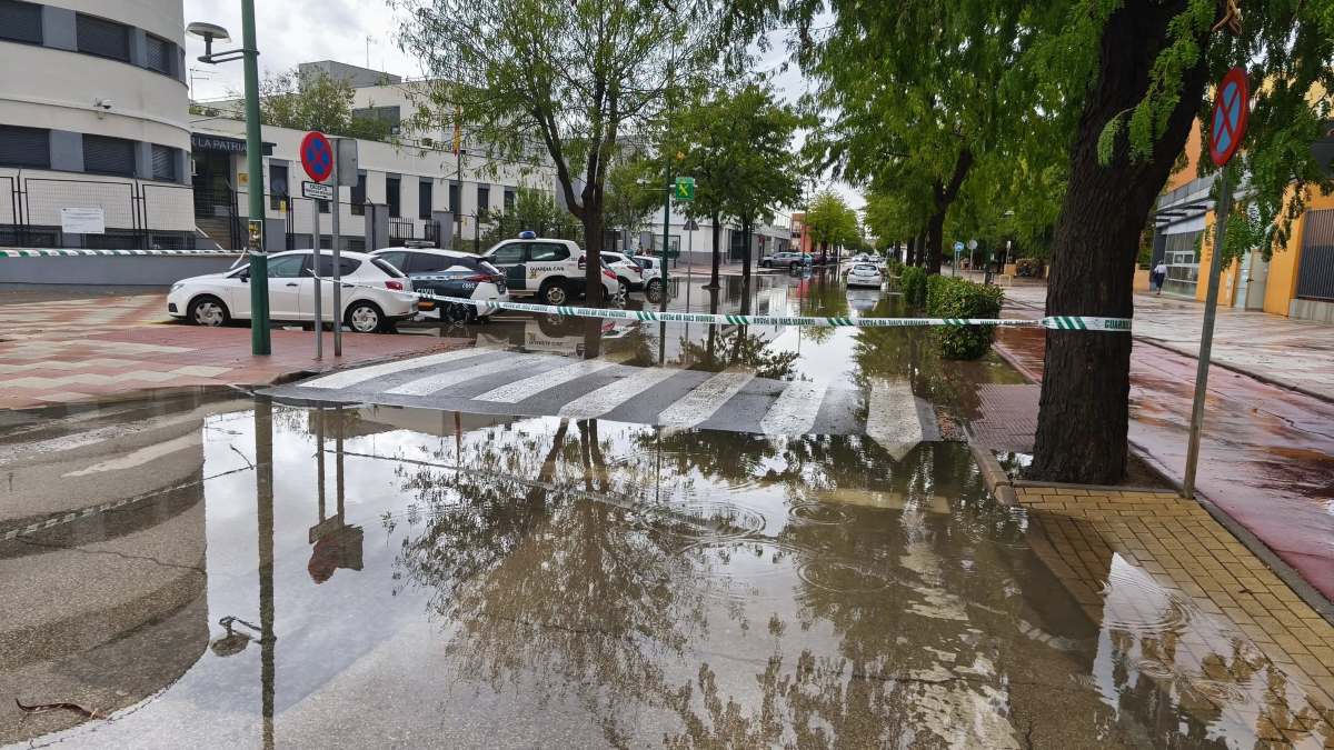 Las inmediaciones del cuartel de la Guardia Civil también se han visto afectadas por el agua