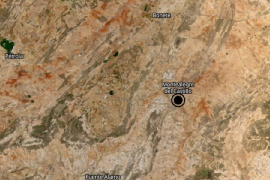 La AB-302 queda cortada entre Montealegre del Castillo y La Higuera (Albacete) por balsas de agua y barro