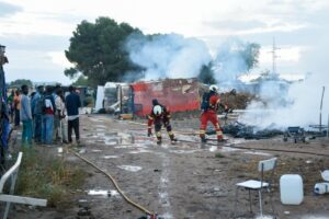 Incendio en un asentamiento irregular de Albacete. Foto: Víctor Fernádez/EP