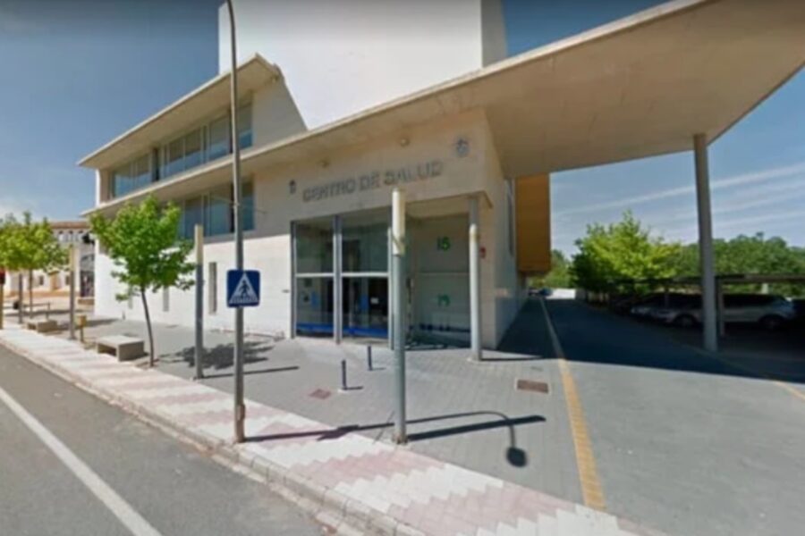 Denuncian las amenazas de un hombre con un hacha contra el personal del Centro de Salud de Casas Ibáñez