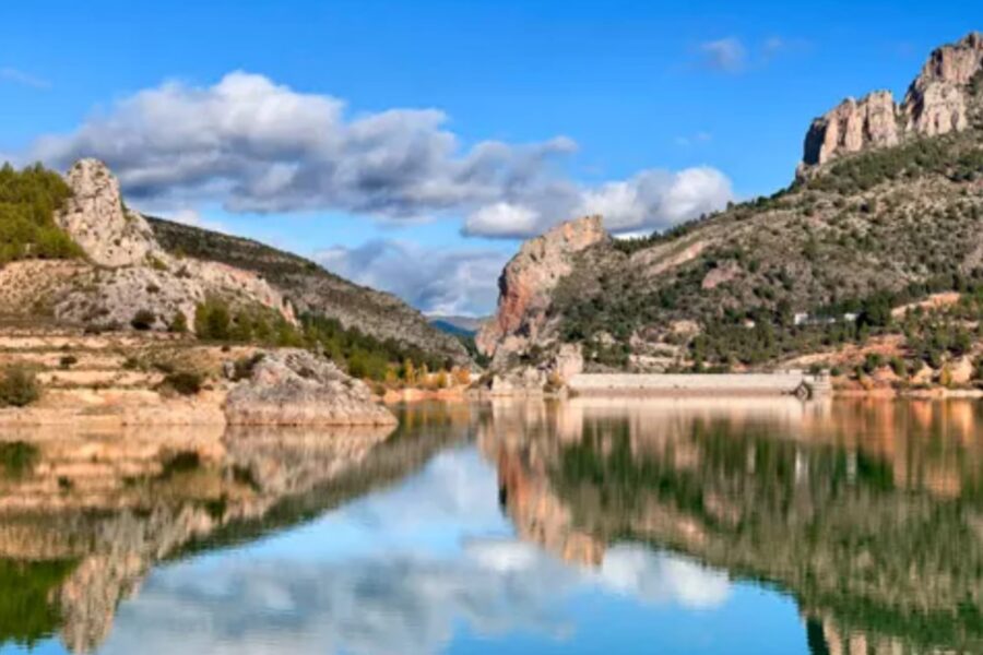 El pueblo de Albacete que esconde una ruta entre nogales centenarios perfecta para otoño
