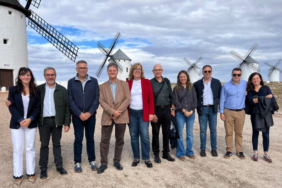 Una delegación del Gobierno de Cataluña se interesa por cultivos manchegos y el regadío de aguas subterráneas
