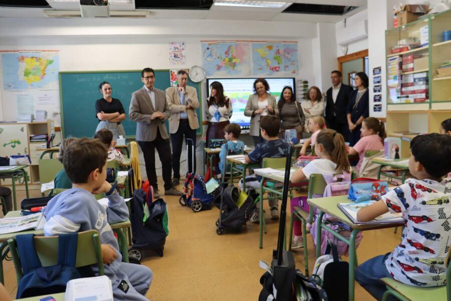 La Junta lleva a Villarta de San Juan un sistema de climatización escolar con aerotermia y placas solares