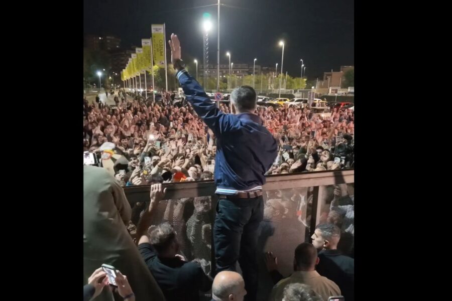 Abascal desborda el recinto ferial de Talavera: más de 1.000 asistentes y cientos de personas se quedan fuera