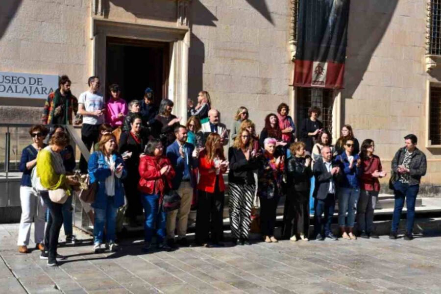 La Junta condena el crimen machista de Valverde de Júcar: «Un hombre decidió que su vida no tenía valor y decidió arrebatársela”