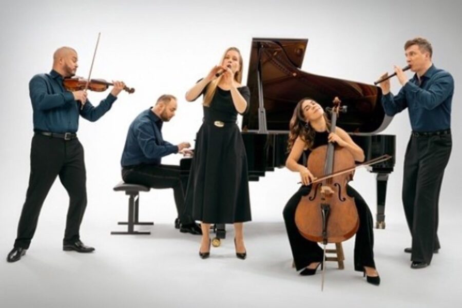 La violonchelista toledana Isabel García Castro llega al Rojas con Spark y su revisión de la música clásica
