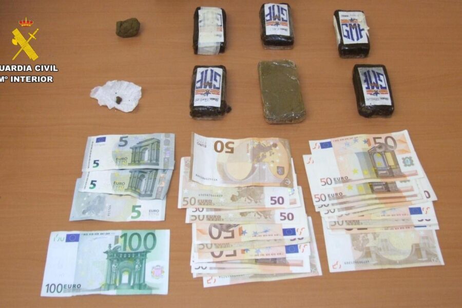 Le detienen en un pueblo de Cuenca por llevar 600 gramos de hachís en su coche