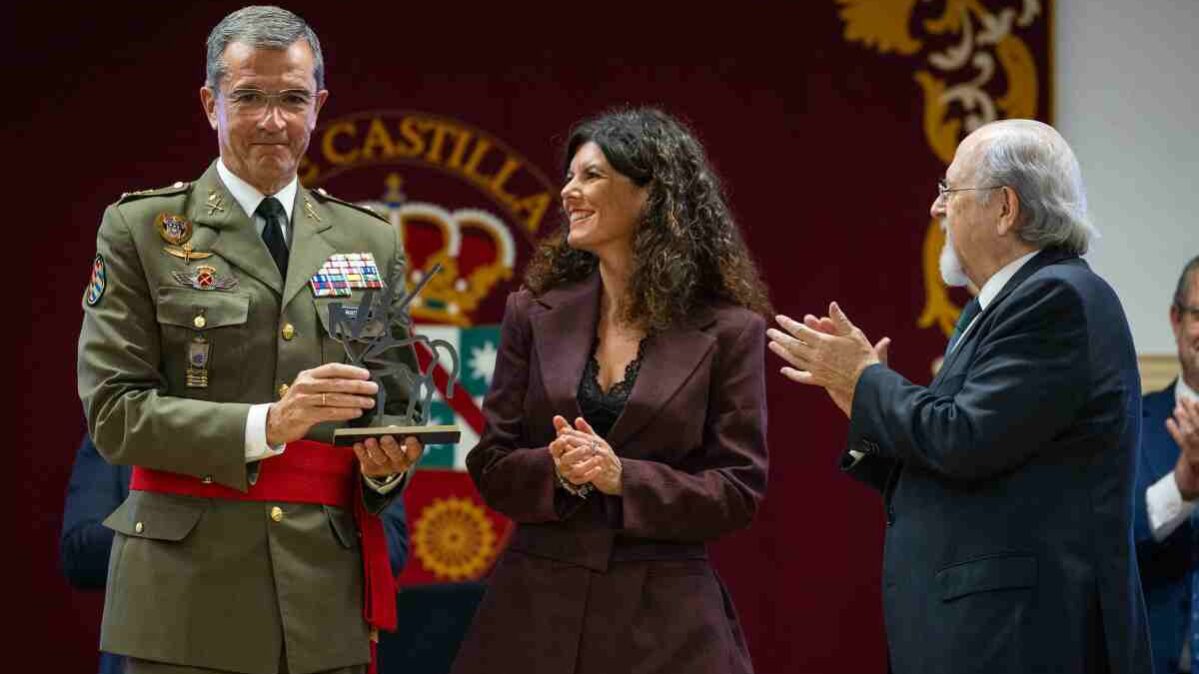 La Academia de Ciencias Sociales premia al teniente general Javier Marcos, jefe de la UME: «Mi vocación militar nació del deseo de servir» — imagen 1
