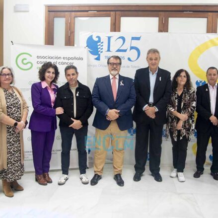 Fotos | La mesa redonda en el Colegio de Médicos de Toledo sobre el cáncer de mama analizado desde diferentes ámbitos y experiencias — imagen 1