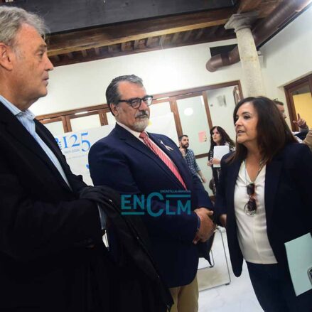 Fotos | La mesa redonda en el Colegio de Médicos de Toledo sobre el cáncer de mama analizado desde diferentes ámbitos y experiencias — imagen 11