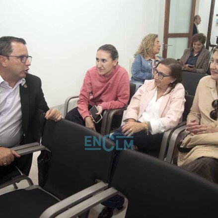 Fotos | La mesa redonda en el Colegio de Médicos de Toledo sobre el cáncer de mama analizado desde diferentes ámbitos y experiencias — imagen 14