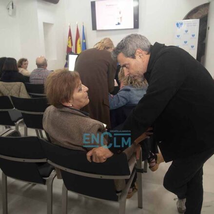 Fotos | La mesa redonda en el Colegio de Médicos de Toledo sobre el cáncer de mama analizado desde diferentes ámbitos y experiencias — imagen 10