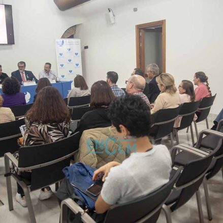 Fotos | La mesa redonda en el Colegio de Médicos de Toledo sobre el cáncer de mama analizado desde diferentes ámbitos y experiencias — imagen 21