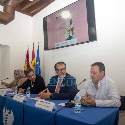 Fotos | La mesa redonda en el Colegio de Médicos de Toledo sobre el cáncer de mama analizado desde diferentes ámbitos y experiencias — imagen 19