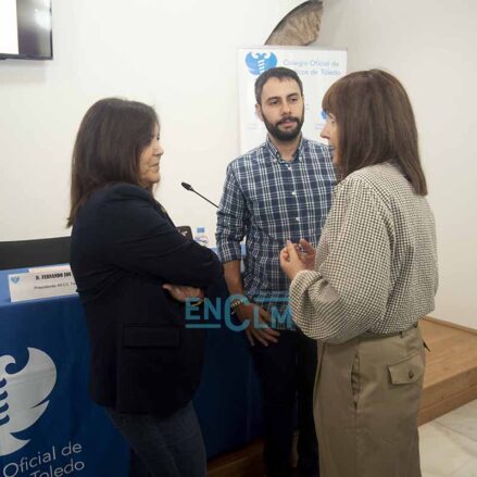 Fotos | La mesa redonda en el Colegio de Médicos de Toledo sobre el cáncer de mama analizado desde diferentes ámbitos y experiencias — imagen 17