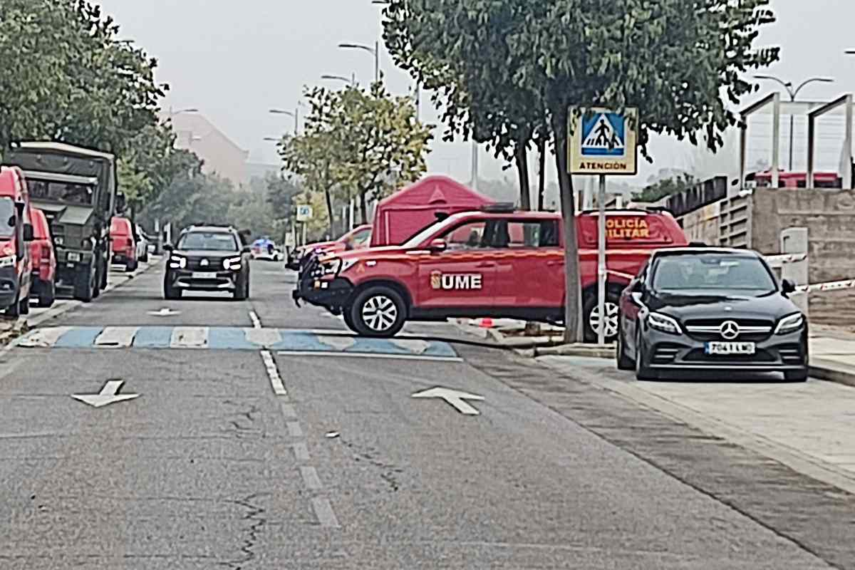 Personal de la UME en el operativo instalado en los alrededores del Instituto de Medicina Legal.