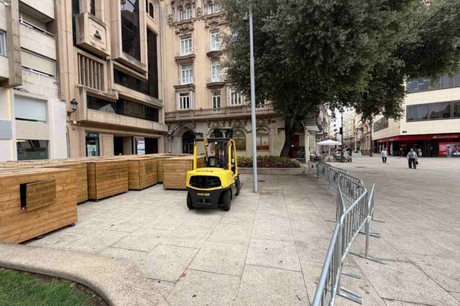 Arrancan los trabajos para instalar la iluminación navideña en Albacete, que se encenderá el 27 de noviembre