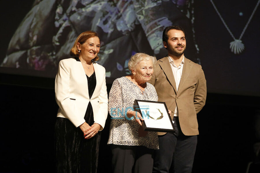 Adoración Mendoza, voluntaria a los 90 años: «Nunca penséis que es demasiado tarde para empezar algo nuevo»