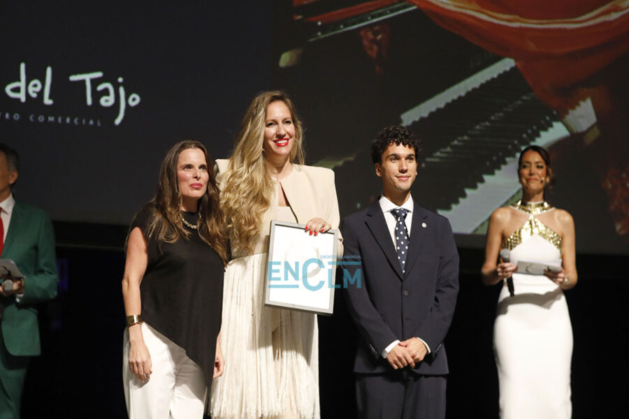 La emoción de María Toledo cantando a su tierra en los Premios Excelentes 2026: «Es la ciudad más bonita que existe»