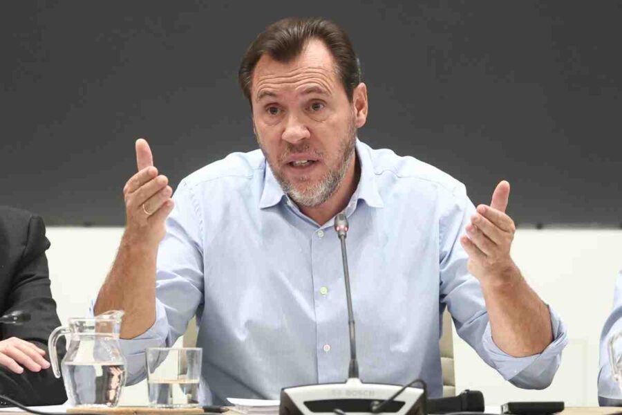 Puente asegura que su papel es «dar la cara» y no dimitir, explica que el LZB se cayó 170 veces este año y que el ERTMS estará en 2027