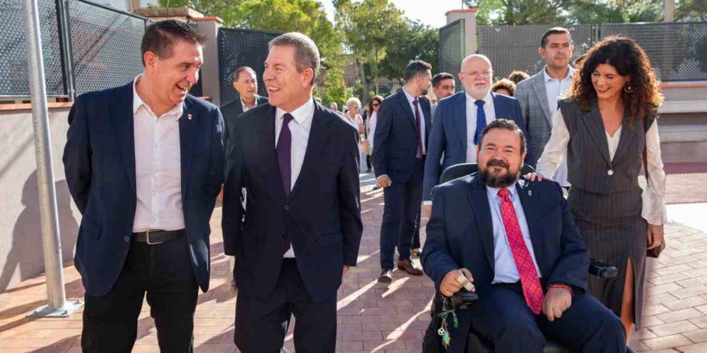 Page, en La Roda junto con Santiago Cabañero, Juan Ramón Amores y Josefina Navarrete.