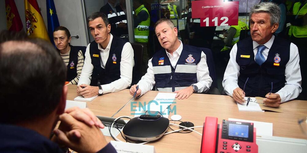 Pedro Sánchez, Page y Sabrido en la reunión del Cecopi. Foto: Rebeca Arango.