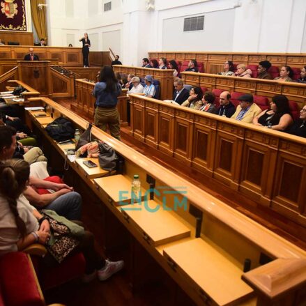 Fotos | Las Cortes de Castilla-La Mancha alzan la voz en el Día Internacional para la Erradicación de la Pobreza — imagen 10