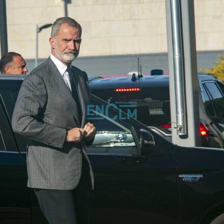 Fotos | Los reyes Felipe y Letizia visitan, compungidos, en el Hospital Universitario de Toledo a los heridos del accidente de trenes en Urda — imagen 5