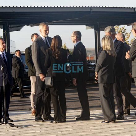 Fotos | Los reyes Felipe y Letizia visitan, compungidos, en el Hospital Universitario de Toledo a los heridos del accidente de trenes en Urda — imagen 4