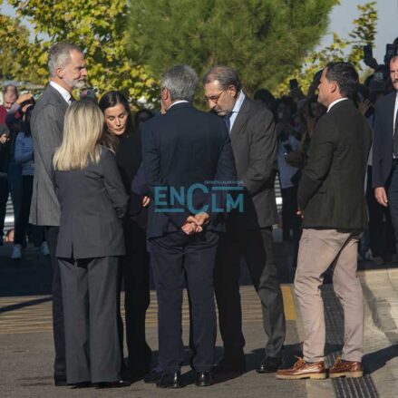 Fotos | Los reyes Felipe y Letizia visitan, compungidos, en el Hospital Universitario de Toledo a los heridos del accidente de trenes en Urda — imagen 6