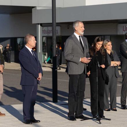 Fotos | Los reyes Felipe y Letizia visitan, compungidos, en el Hospital Universitario de Toledo a los heridos del accidente de trenes en Urda — imagen 7