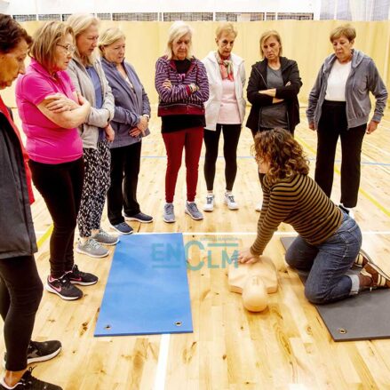Fotos | Los ciudadanos aprenden a atender en situaciones límite en el taller de RCP Básico del Colegio Oficial de Médicos de Toledo — imagen 4