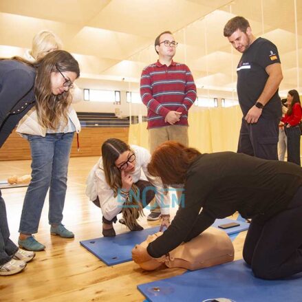 Fotos | Los ciudadanos aprenden a atender en situaciones límite en el taller de RCP Básico del Colegio Oficial de Médicos de Toledo — imagen 9
